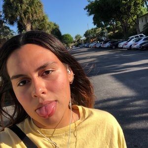 Meet your Posher, Elizabeth